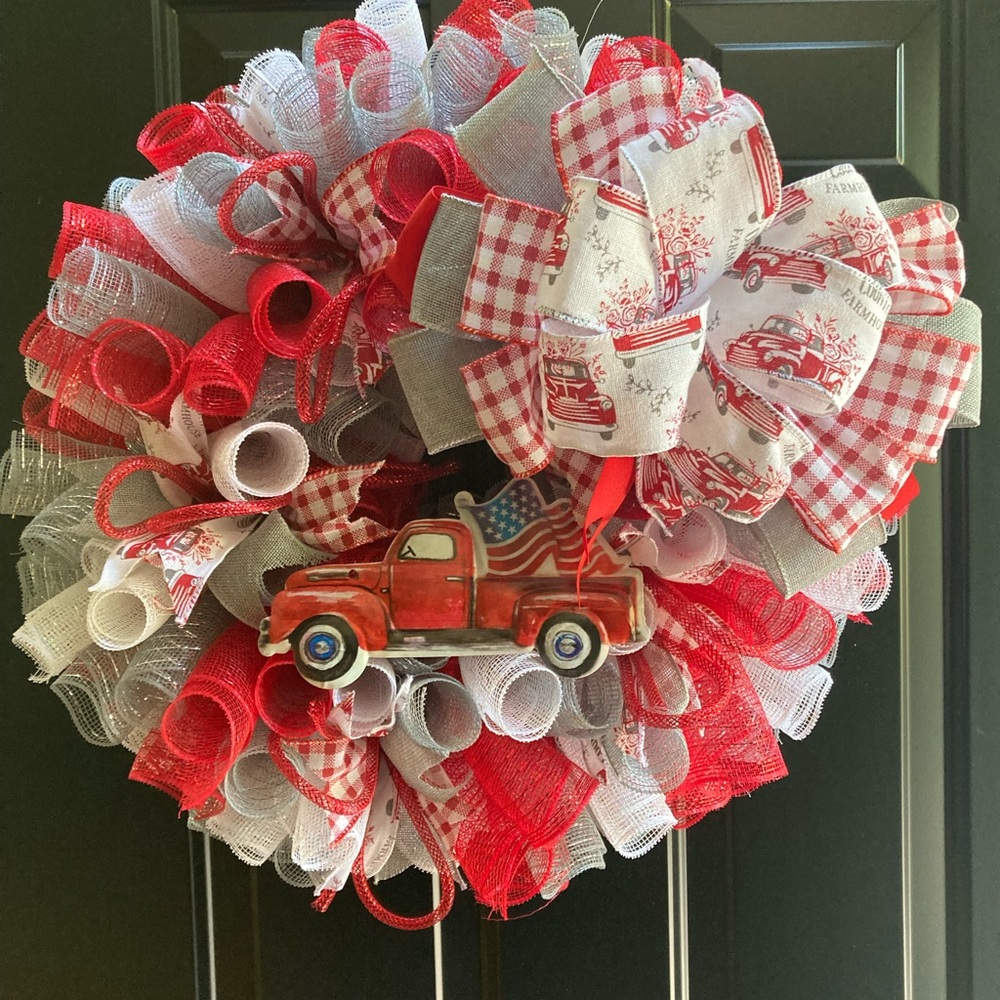 Farmhouse Red truck wreath